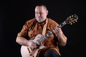Eric Leroy with brown batik and Gibson guitar